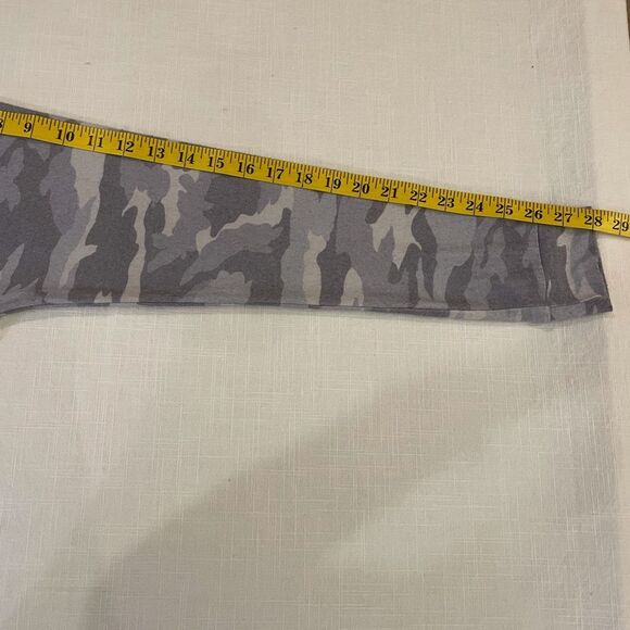 Beyond Yoga gray camo camouflage soft long sleeve top size small - Picture 14 of 15